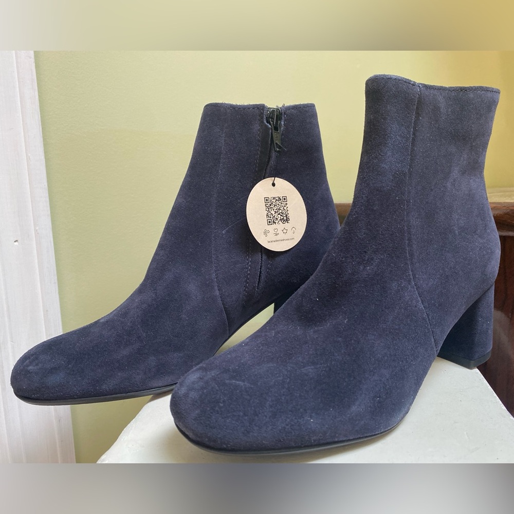 La CANADIENNE Joani Suede Ankle Boots - Navy size 6 women H22N15